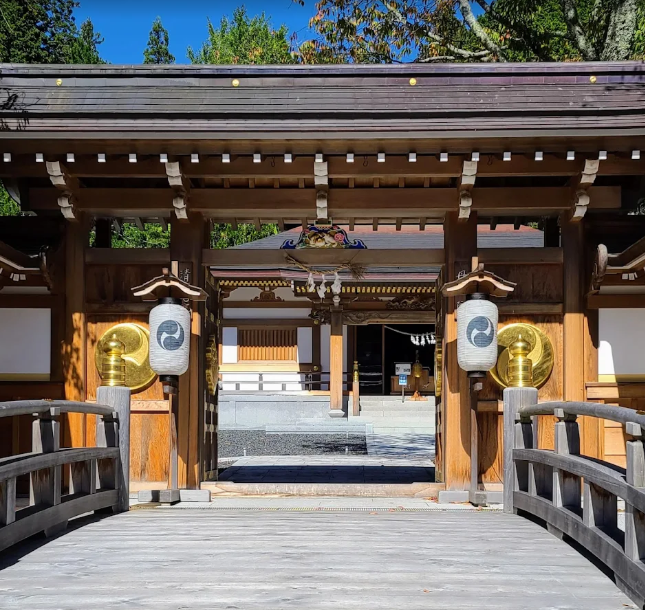 奥の院