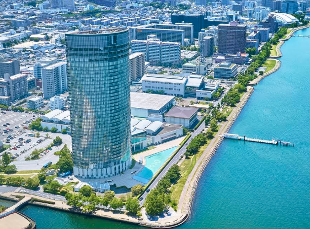 琵琶湖岸に建つびわ湖大津プリンスホテル